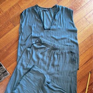 Grade & Gather Blue Sleeveless Top and Pants Set